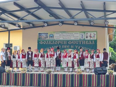  Пристигнаха наградите на Групата за автентичен фолклор "ДОБРУДЖА" от класирането в XIV Фолклорен фестивал "Сандрово пее и танцува" 2