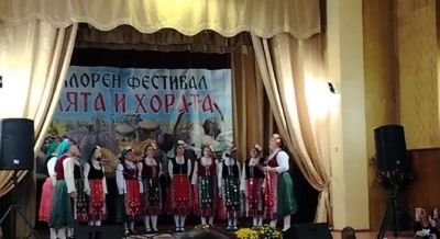 АНПТ,, Силистра'' - Народен хор с участие във Фолклорен фестивал ,,Земята и хората'' с.Бабук 2